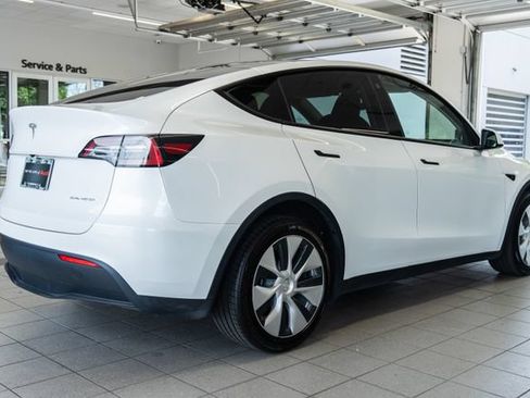 Used 2023 Tesla Model Y Long Range AWD/4WD image 6