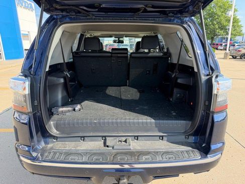 Used 2017 Toyota 4Runner Limited AWD/4WD image 4