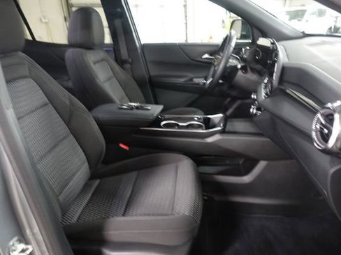 Used 2025 Chevrolet Equinox LT FWD image 24