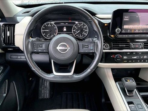 Certified 2022 Nissan Pathfinder SV image 5