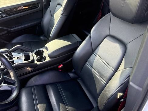 Used 2019 Porsche Cayenne AWD/4WD image 24