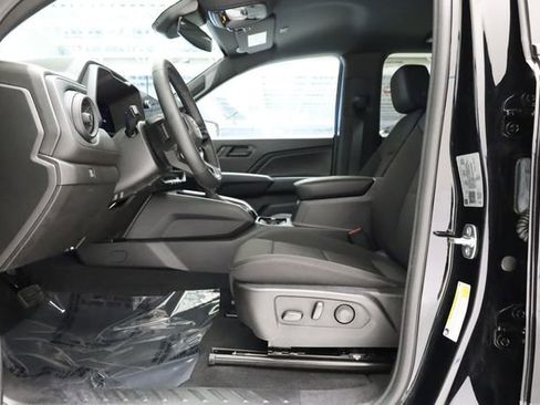 Used 2025 Chevrolet Colorado W/T w/ WT Custom Package RWD image 10
