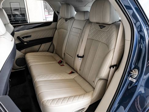 Used 2019 Bentley Bentayga AWD/4WD image 48