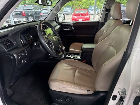 Used 2022 Toyota 4Runner TRD Off-Road AWD/4WD image 8