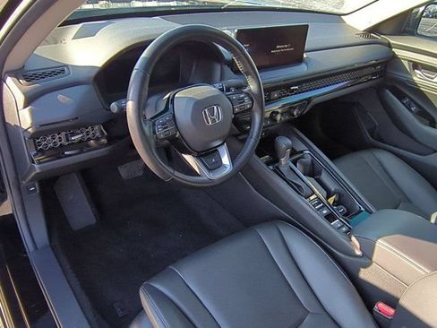 Used 2025 Honda Accord Touring image 9
