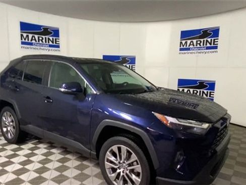 Used 2022 Toyota RAV4 XLE Premium image 3