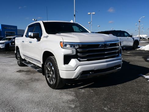Used 2023 Chevrolet Silverado 1500 High Country w/ Technology Package image 2