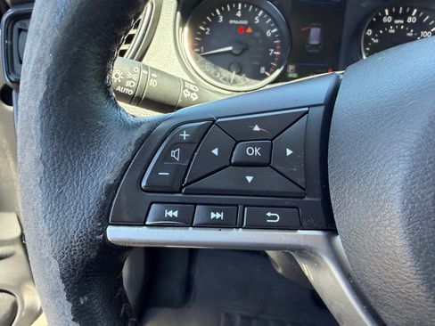 Used 2020 Nissan Rogue SV w/ Sun & Sound Touring Package FWD image 18