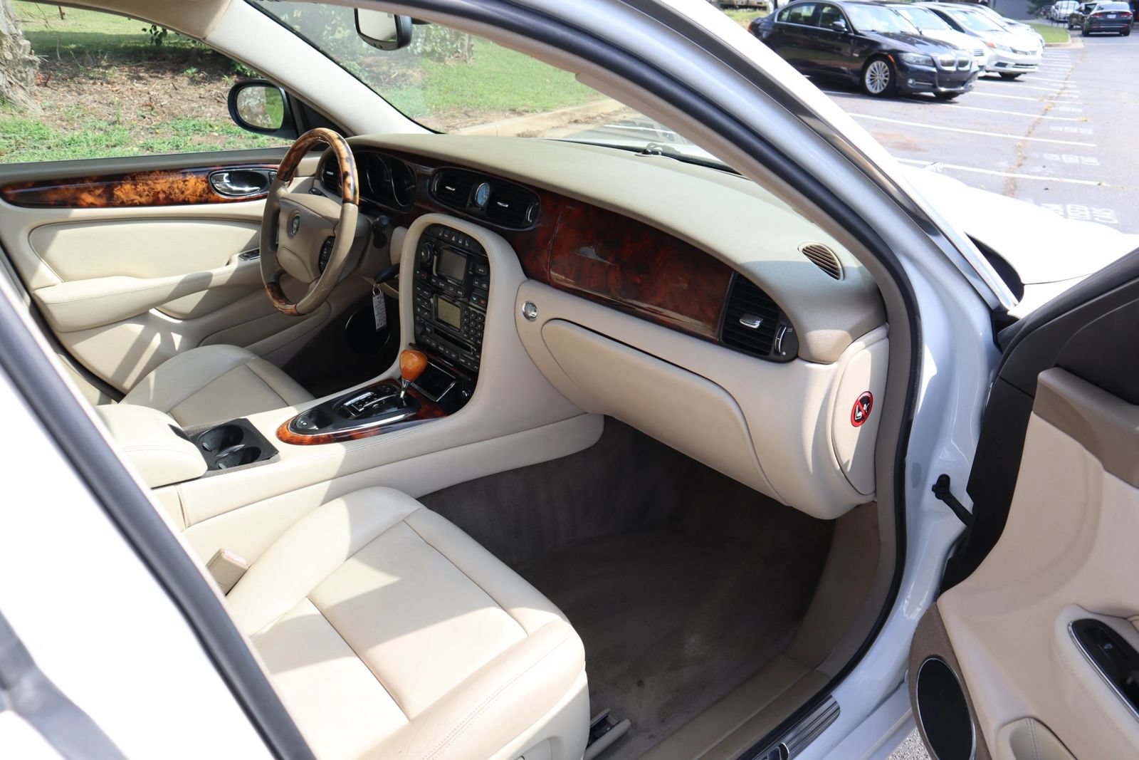 Used 2004 Jaguar XJ8 RWD image 15