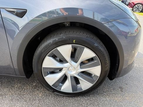 Used 2023 Tesla Model Y Long Range AWD/4WD image 33