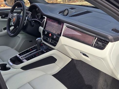 New 2026 Porsche Macan GTS image 38