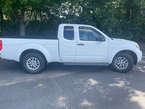 Used 2017 Nissan Frontier SV RWD image 7