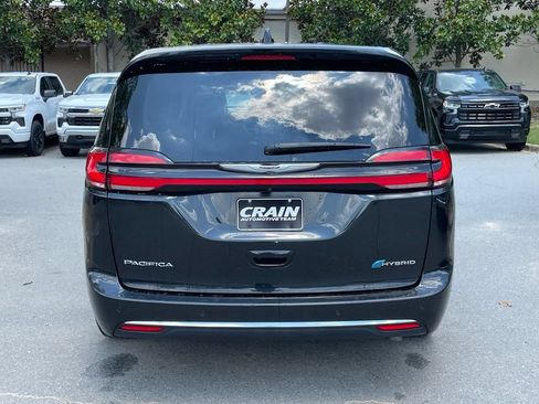 Used 2023 Chrysler Pacifica Touring-L FWD image 6