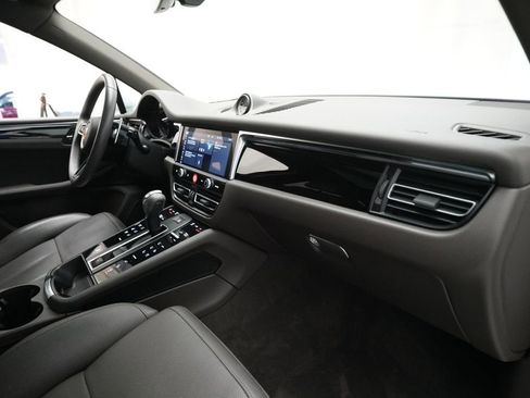 Certified 2023 Porsche Macan AWD/4WD image 27