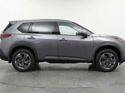 Used 2025 Nissan Rogue SV FWD image 11