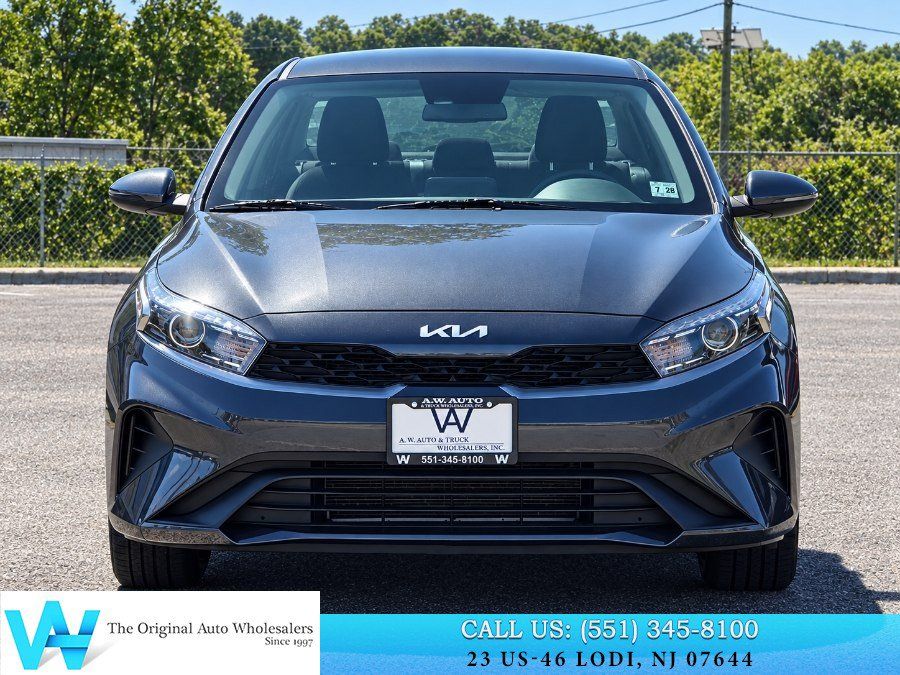 Used 2023 Kia Forte LXS w/ LXS Technology Package FWD image 2
