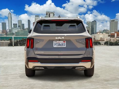 Used 2025 Kia Sorento S w/ Panoramic Sunroof Package FWD image 5