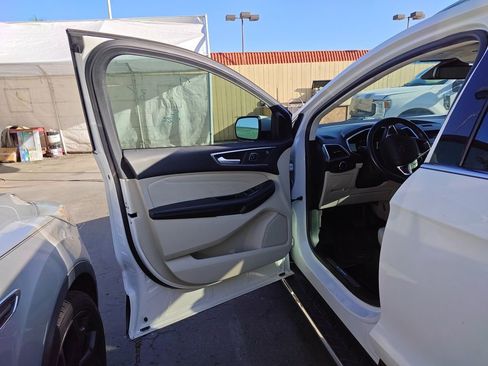 Used 2020 Ford Edge Titanium FWD image 5