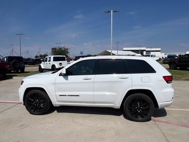 Used 2021 Jeep Grand Cherokee Laredo X AWD/4WD image 3