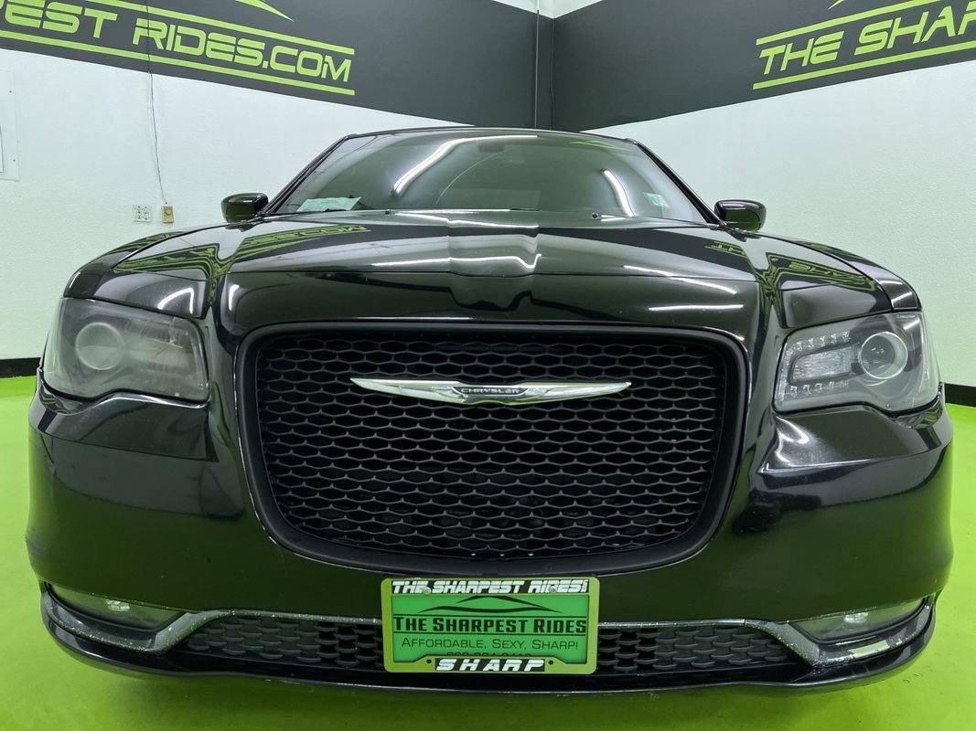 Used 2018 Chrysler 300 S RWD image 3