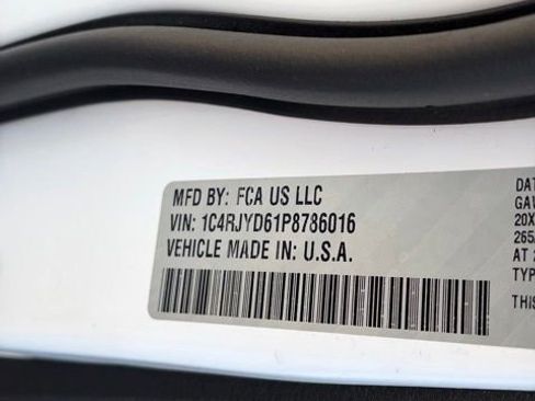 Used 2023 Jeep Grand Cherokee Overland w/ Luxury Tech Group IV image 32