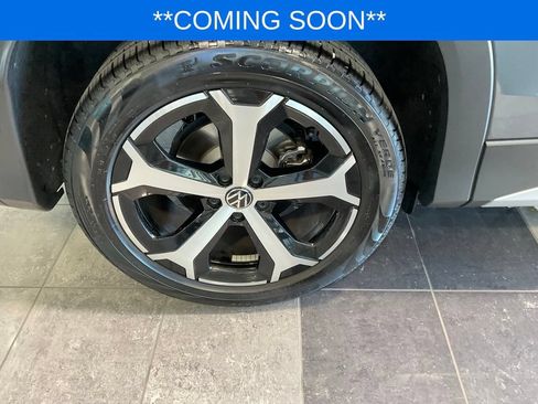 Used 2025 Volkswagen Tiguan SE FWD image 7