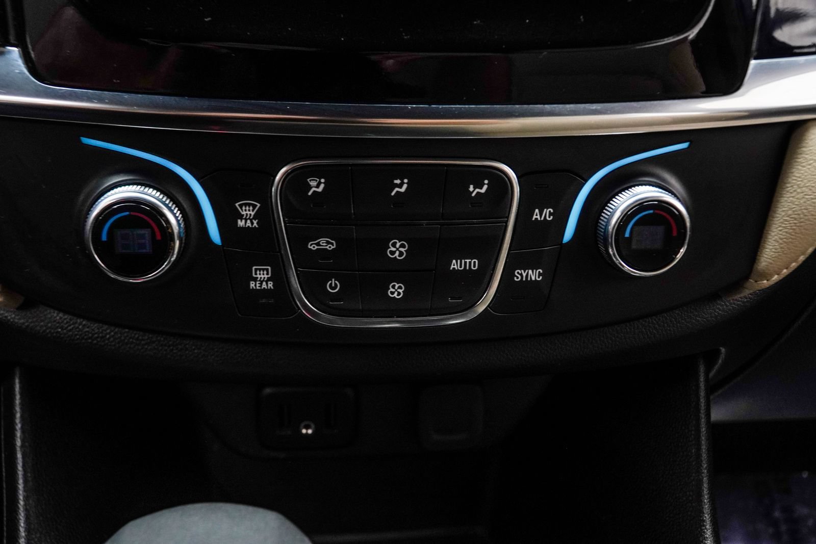 Used 2023 Chevrolet Traverse LS FWD image 24