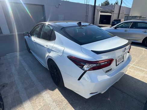 Used 2022 Toyota Camry XSE FWD image 3