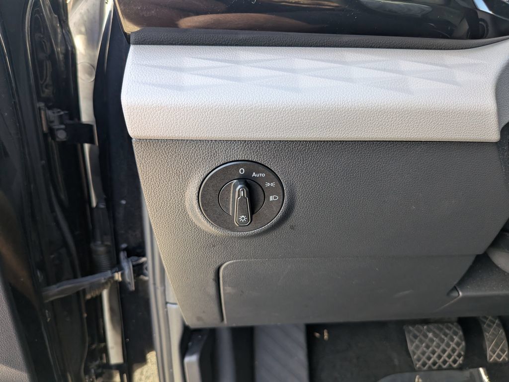 Certified 2022 Volkswagen Taos S FWD image 24