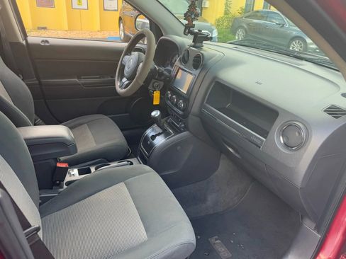 Used 2012 Jeep Compass Latitude w/ Sun/Sound Group AWD/4WD image 21