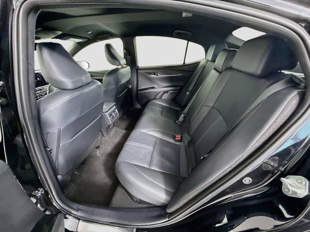 Used 2025 Toyota Camry XSE FWD image 21