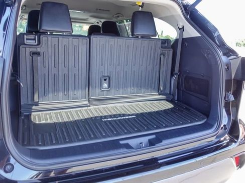 Certified 2024 Toyota Highlander Limited AWD/4WD image 25