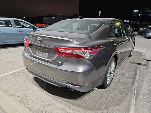 Used 2018 Toyota Camry XLE image 4