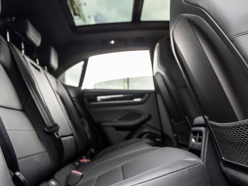 Certified 2025 Porsche Macan Electric image 35