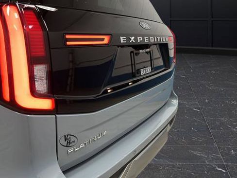 Used 2025 Ford Expedition Platinum w/ Driver's Package image 38