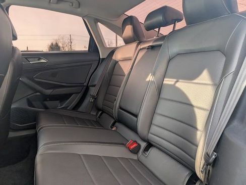 Used 2022 Volkswagen Jetta SE image 17