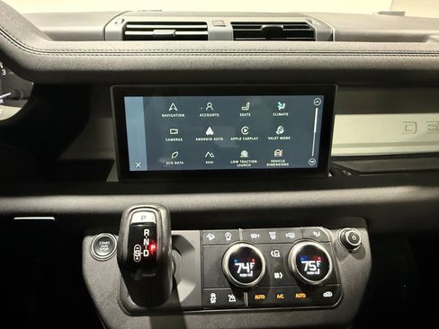 Used 2022 Land Rover Defender 110 S image 32