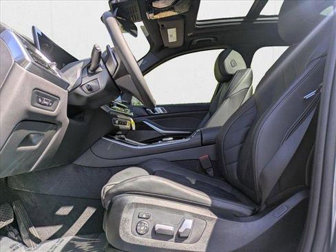 Used 2026 BMW X5 xDrive50e image 4