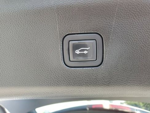 Used 2024 Buick Enclave Essence w/ Experience Buick Package image 8