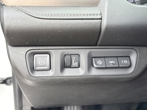 Used 2021 GMC Acadia Denali w/ Denali Technology Package image 17