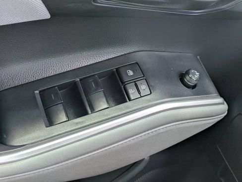 Used 2023 Toyota Highlander LE FWD image 25