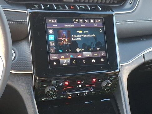 Used 2025 Jeep Grand Cherokee Altitude image 29