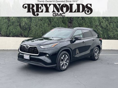 Used 2022 Toyota Highlander XLE FWD image 1