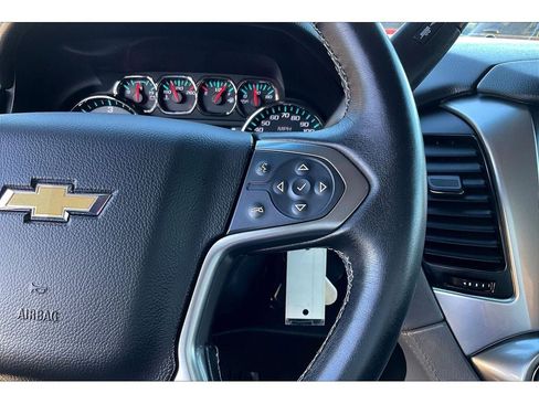 Used 2018 Chevrolet Suburban LT image 21