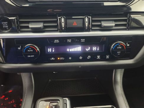 Used 2025 Nissan Pathfinder SV AWD/4WD image 34
