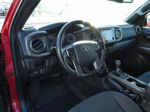 Used 2018 Toyota Tacoma TRD Sport image 21