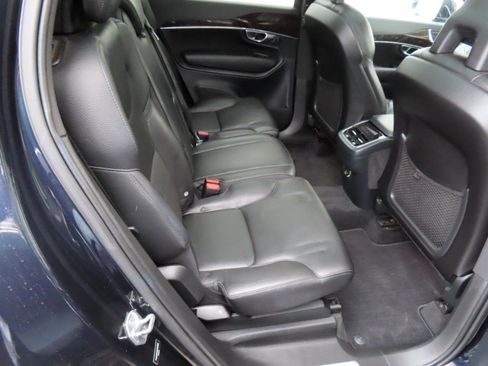 Used 2017 Volvo XC90 T6 Momentum w/ Vision Package image 18
