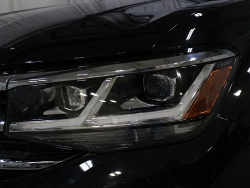 Used 2023 Volkswagen Atlas SE w/ Black Wheel Package image 33
