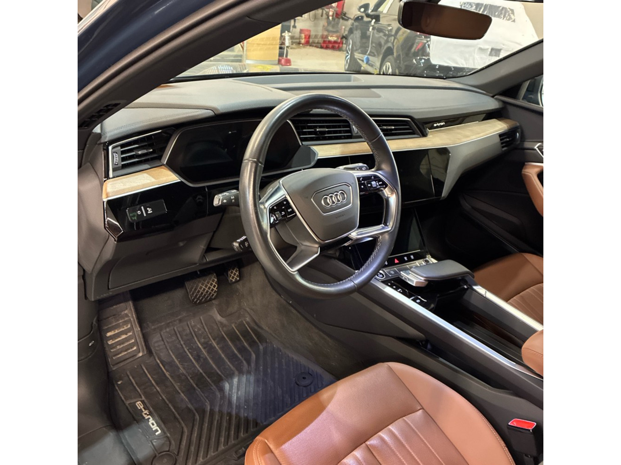Used 2024 Audi Q8 e-tron Premium Plus AWD/4WD image 6