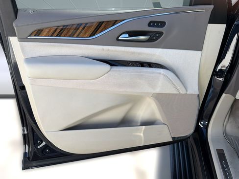 Certified 2022 Cadillac Escalade Sport Platinum w/ Heavy-Duty Trailer Package AWD/4WD image 12